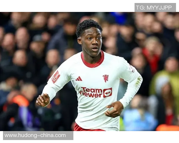 西甲激战：那不勒斯与曼联1-1平点球大战引发全场热潮赛后分析