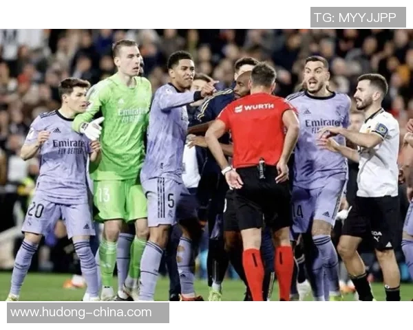 国王杯精彩对决那不勒斯险胜波尔图神扑引发争议判罚全场沸腾