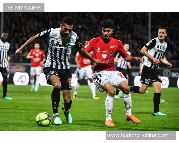 切尔西欧联杯大胜里昂6比2绝杀瞬间点燃全场激情