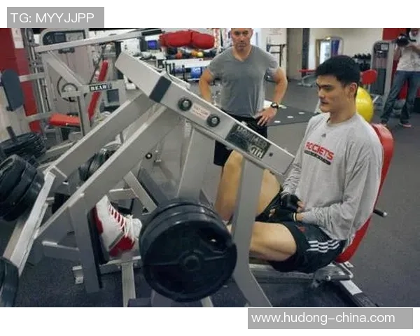 姚明左手投篮技巧解析与训练方法分享助你提升篮球水平