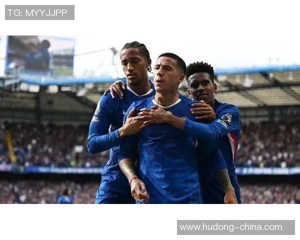 德甲焦点战切尔西与巴黎圣日耳曼平局争议判罚引发全场热议