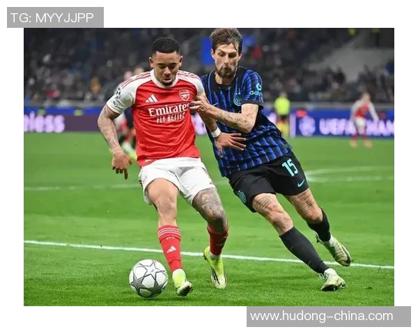 欧冠历史冷门：里昂狂胜阿森纳五球大捷帽子戏法引爆全场